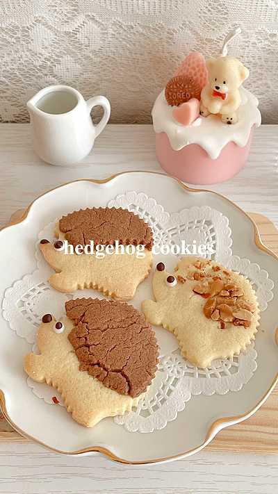ハリネズミ型のクッキーを焼きました🦔💭