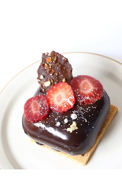 濃厚ショコラとカシスの甘酸っぱムース