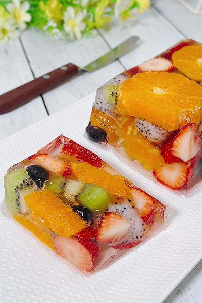 フルーツたっぷり透明ドラゴンゼリー