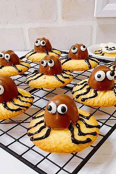 ハロウィンの夜に忍び寄るスパイダークッキー🕷 