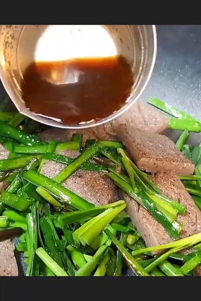 こんにゃくとニラのやみつき炒め