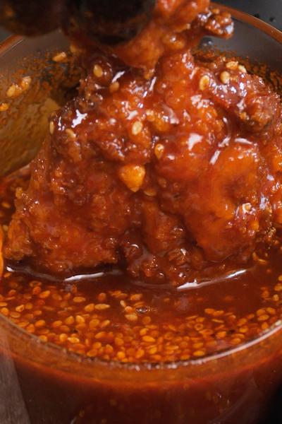 秘伝のタレで食べるスパイシーチキン!!🍗🍗🍗