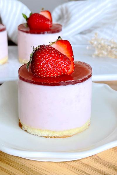 フルーチェで作る！材料4つで苺ムースケーキ作り方✨