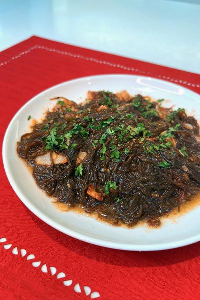 もずくとベーコンのペペロンチーノ風炒め