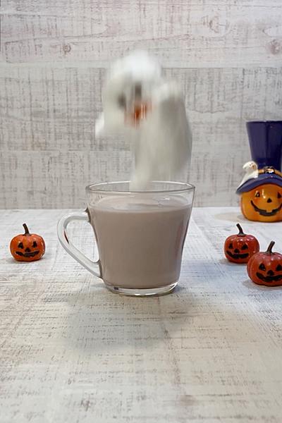 ハロウィンドリンク👻おばけ紫イモミルク