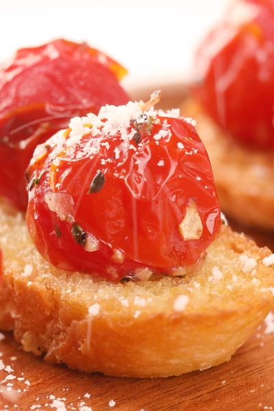 ノンフライヤーでローストトマトブルスケッタ！