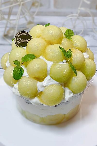 メロンがごろごろスコップケーキ