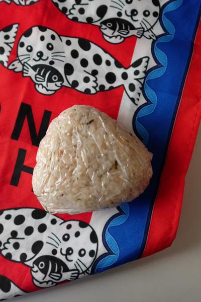 うま味がぎゅっと塩こん梅干しごはん🦭🍚🍙