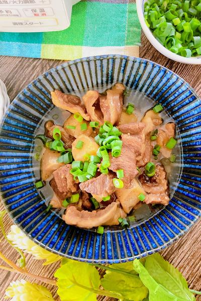 お酒が進む牛すじ煮込み