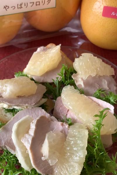 フロリダグレープフルーツと茹で豚のオープンサンド