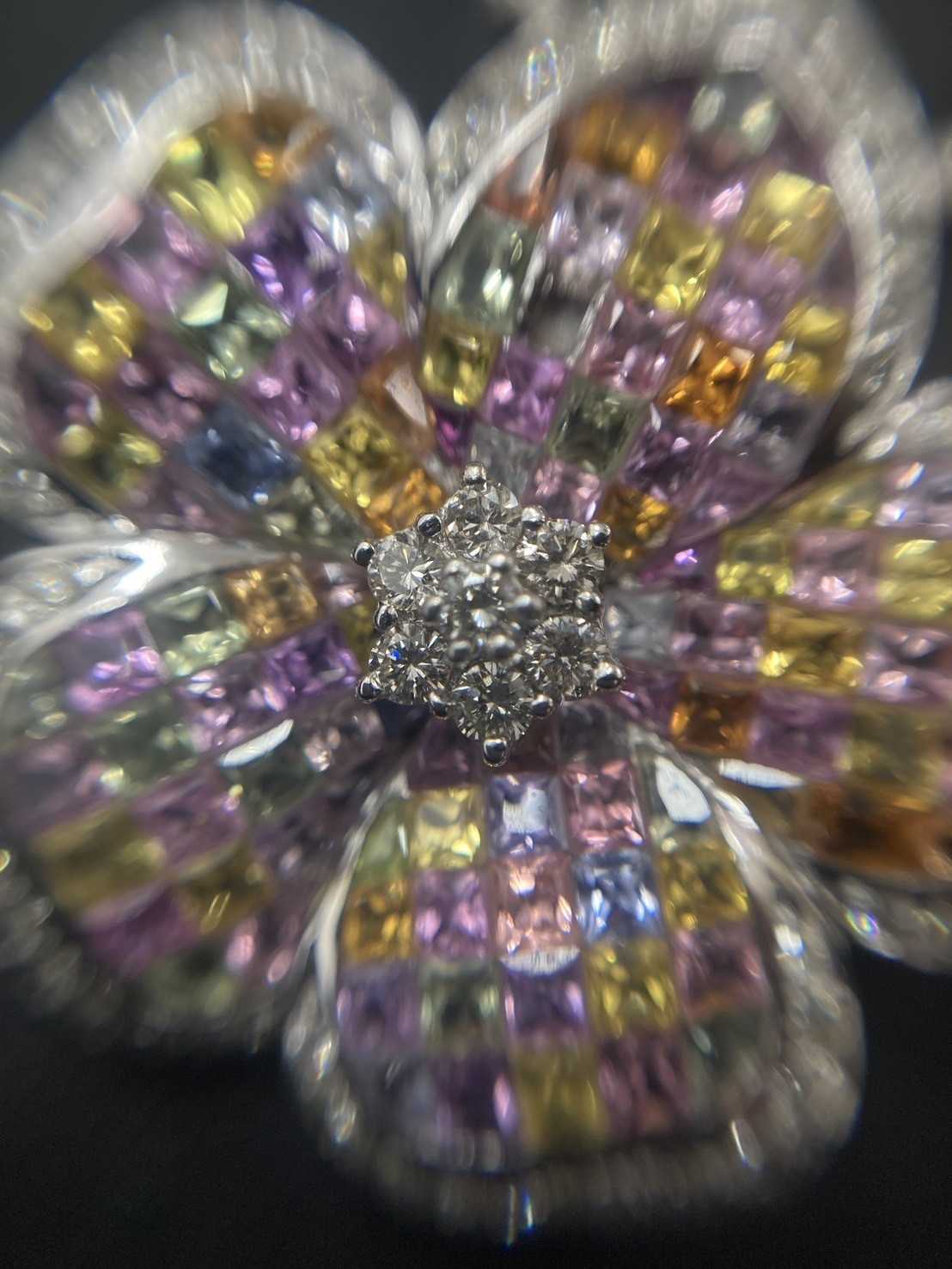 買取大吉 K18WG×マルチカラーサファイア×ダイヤネックレス