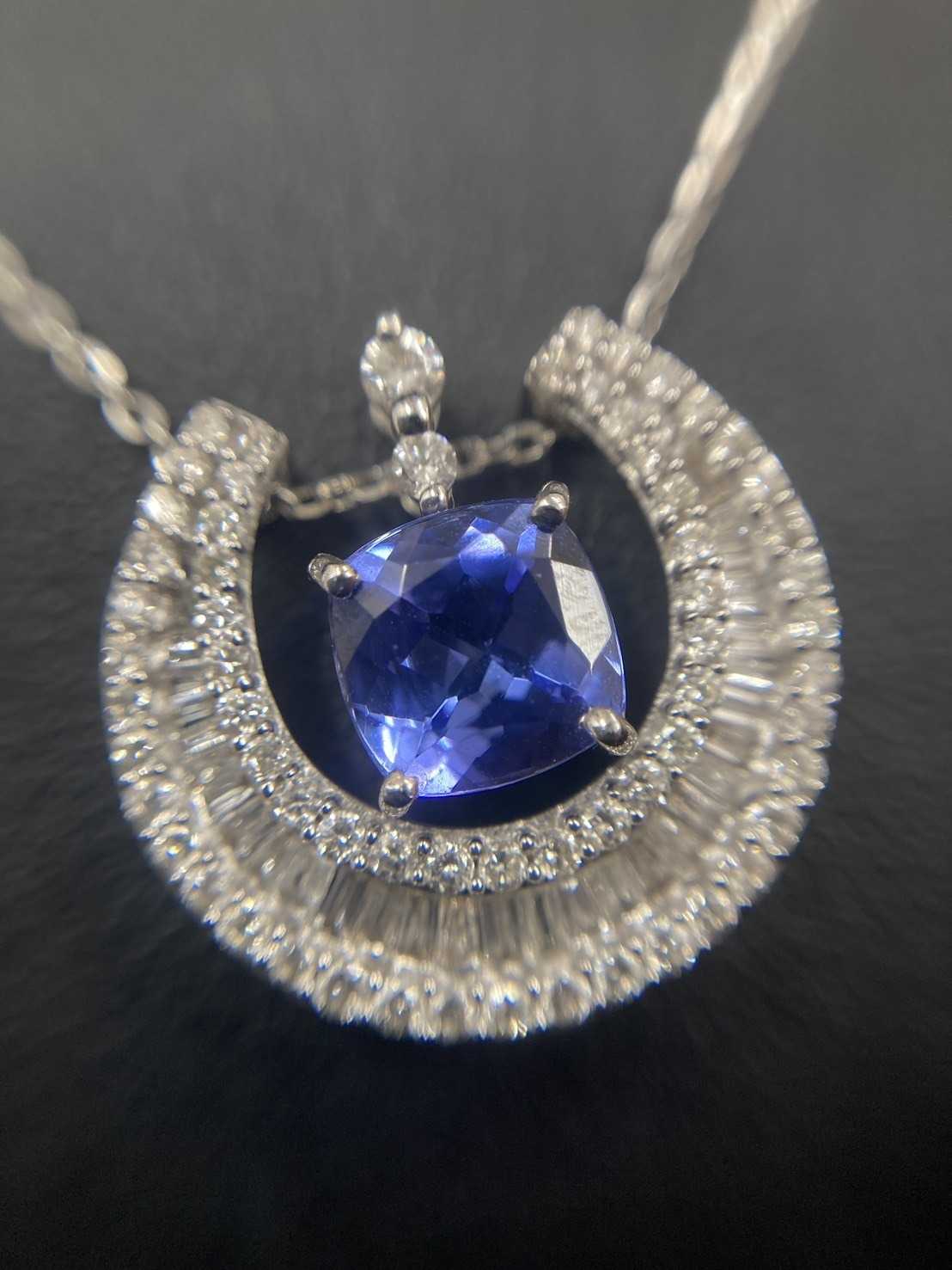 買取大吉 K18ホワイトゴールド＋タンザナイト＋ダイヤモンドネックレス