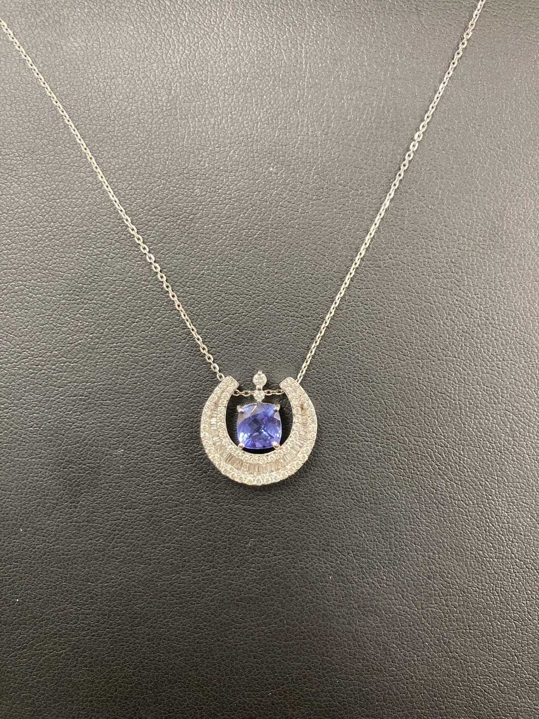 買取大吉 K18ホワイトゴールド＋タンザナイト＋ダイヤモンドネックレス