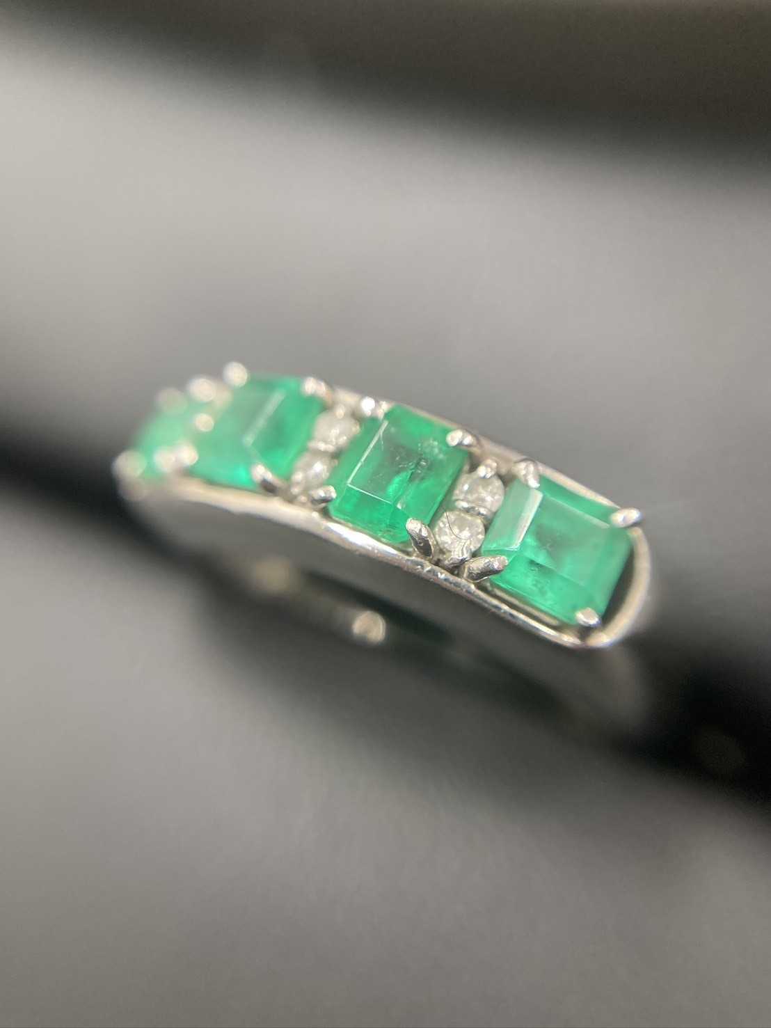 買取大吉 エメラルド＋ダイヤモンドリング