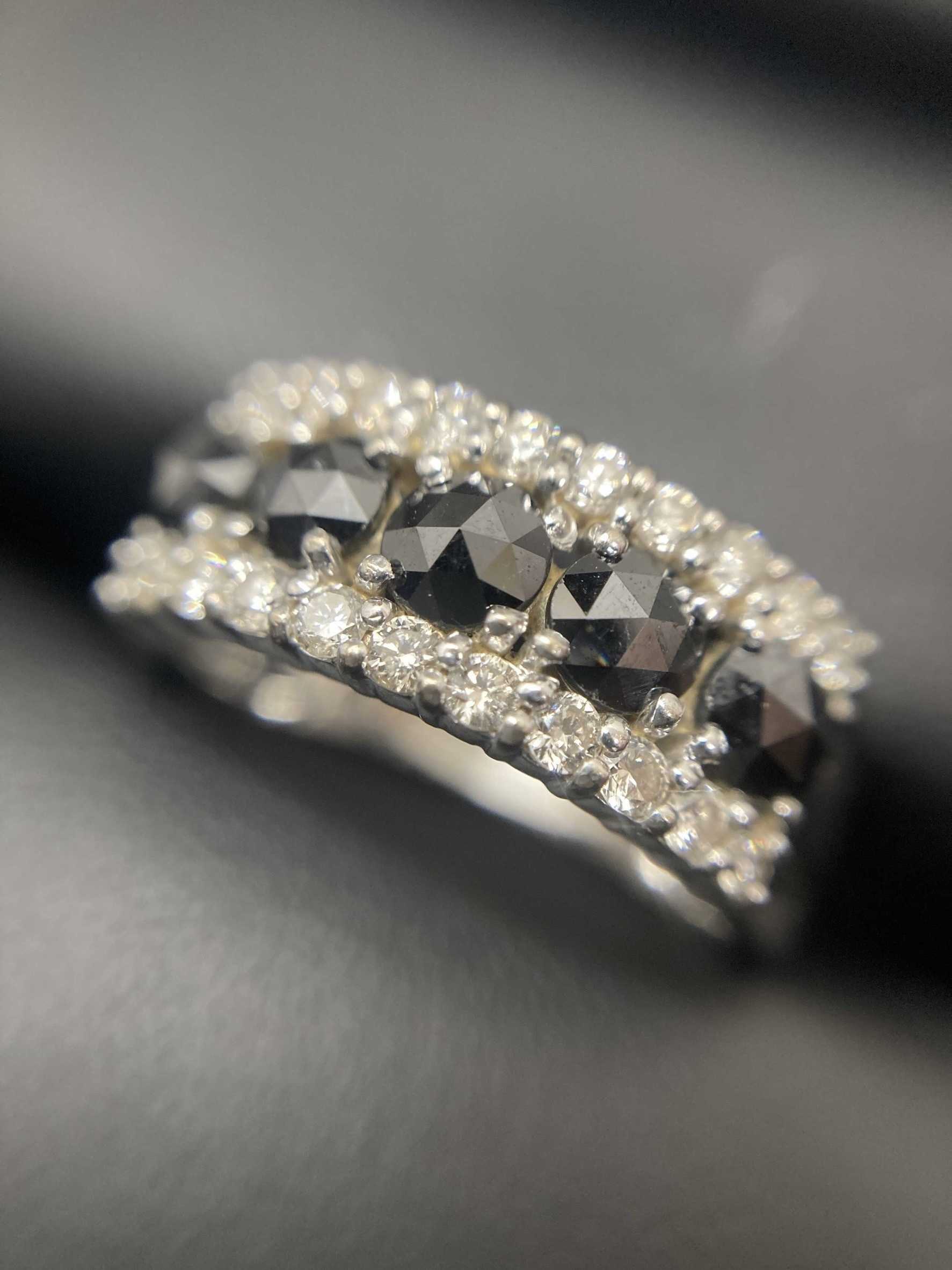 買取大吉 ブラックダイヤ＋ダイヤモンドリング