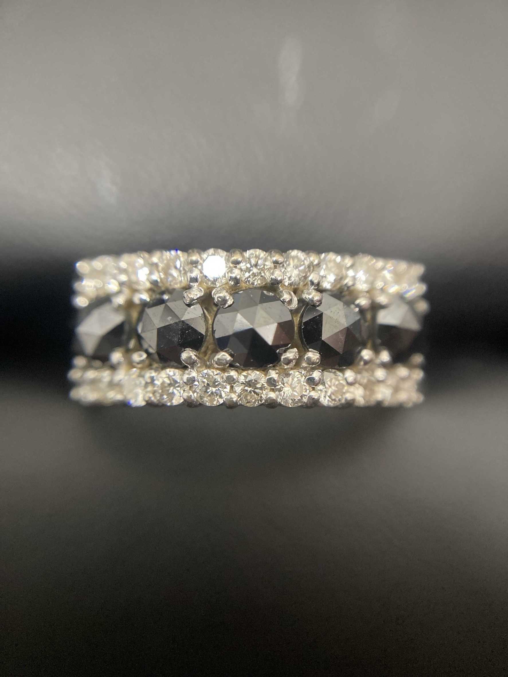 買取大吉 ブラックダイヤ＋ダイヤモンドリング