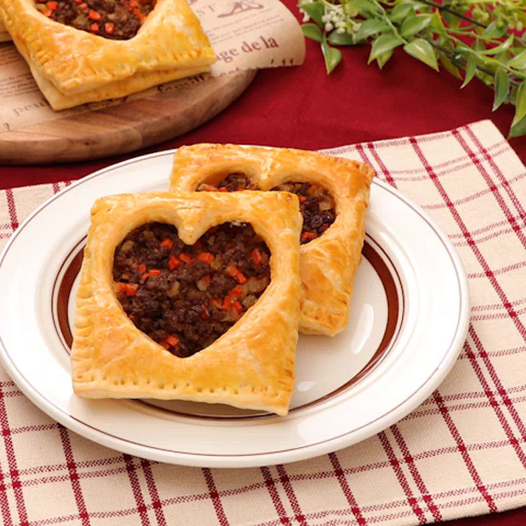 サクサク食感♪ハートのミートパイ | クラシル