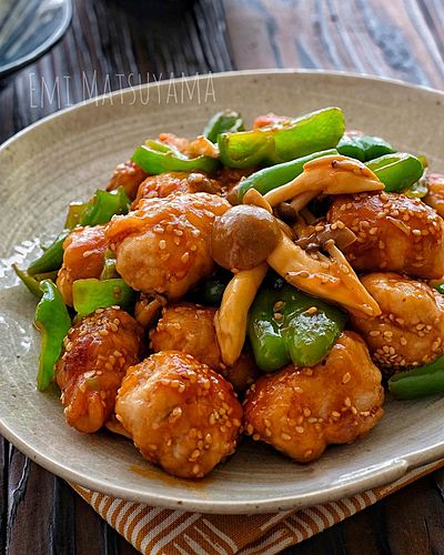 豚巻き団子とピーマンとしめじのオイケチャ炒め