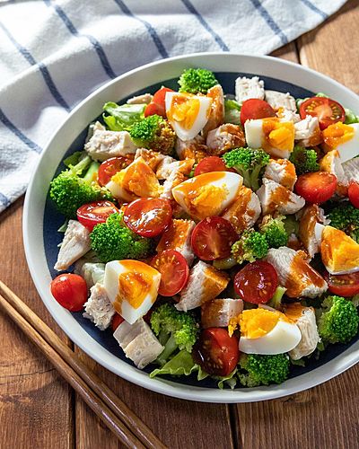 サラダだけで大満足！『鶏むね肉の韓国風デリサラダ』