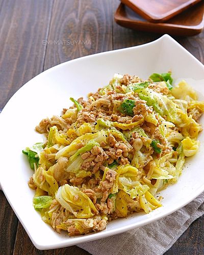 ひき肉と春キャベツとえのきの旨だしカレー炒め