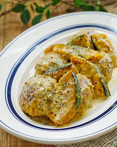 蒸し焼きハンバーグとかぼちゃのハニーマスタードクリームソース