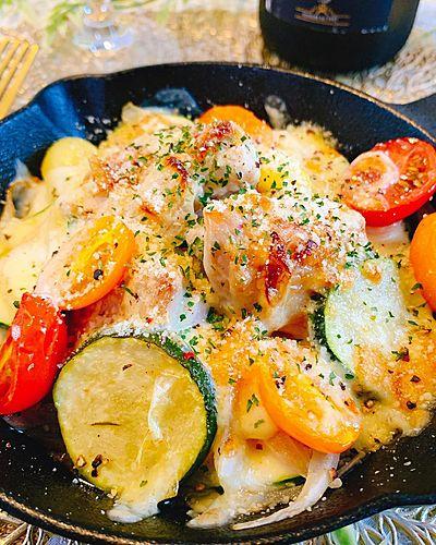 チキンと夏野菜のガーリックチーズ焼き