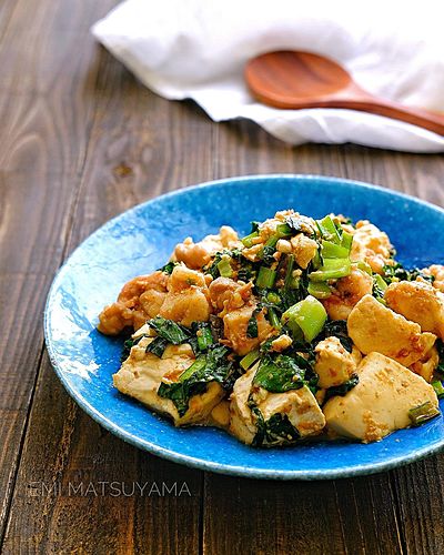 鶏肉と豆腐と小松菜の和風ごまおかか炒め﻿