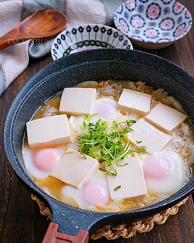フライパンのまま食卓に！豚ひき肉と豆腐と卵の旨だし煮 ⁡ ⁡