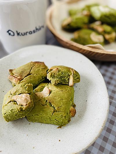 抹茶風ホワイトチョコのスコーン