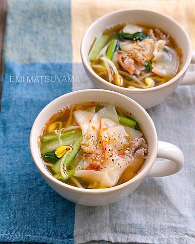 餃子の皮入り豆もやしと小松菜と豚こまの具だくさん満足スープ ⁡ ⁡