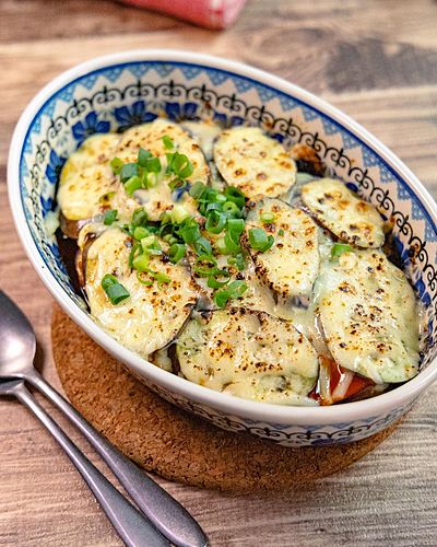 こってり旨い！重ねて作る『なすとひき肉の韓国風チーズ焼き』