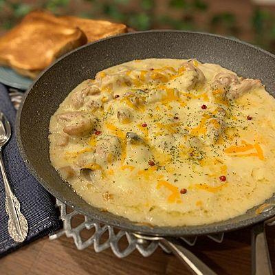 鶏とキノコのシュクメルリ