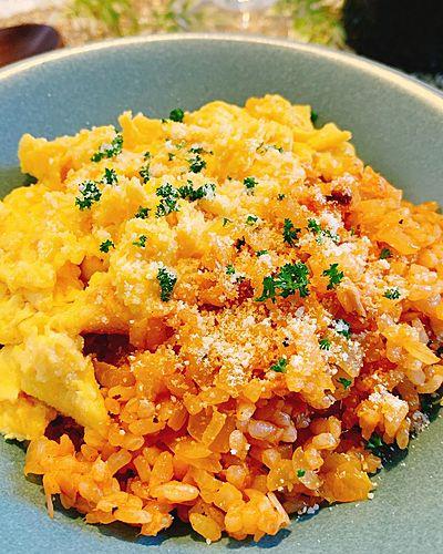 ケチャップライス(スクランブルエッグのせ)