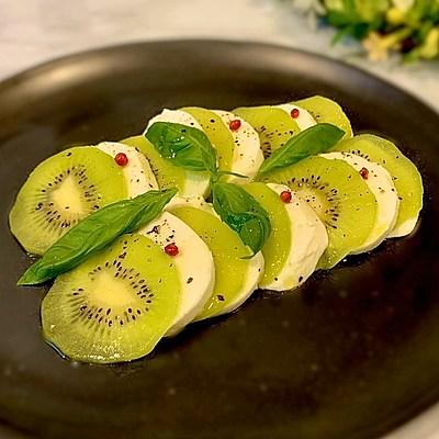 キウイのカプレーゼ