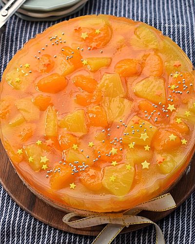 レアチーズとフルーツゼリーの2層ケーキ