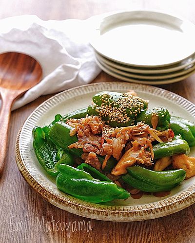 ごろごろピーマンと舞茸と豚こまの旨ぽんマヨ炒め﻿