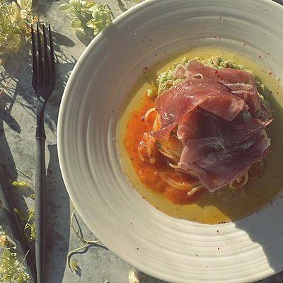 キムチとアボカドの冷麺風あったかパスタ