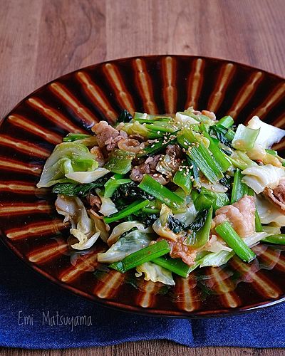 キャベツと小松菜と豚バラのピリ辛旨味噌バター炒め﻿