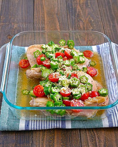 レンジで簡単！オクラとプチトマトの彩りチキン ⁡