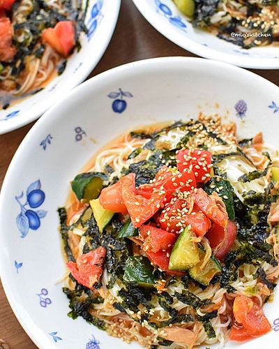 トマトとツナのポキ風そうめん