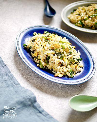 ニラとカニカマのチャーハン