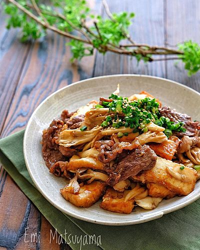 牛こまと絹厚揚げと舞茸のオイバター炒め﻿