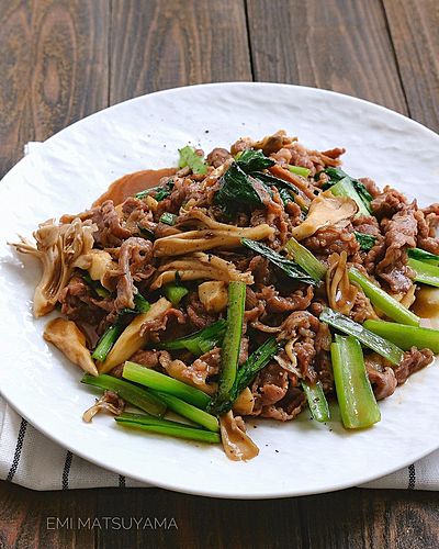 牛こまと舞茸と小松菜のオイスター炒め