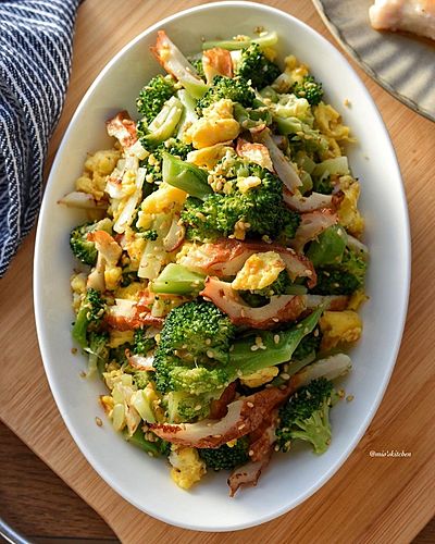 ブロッコリーと竹輪のたまごナムル