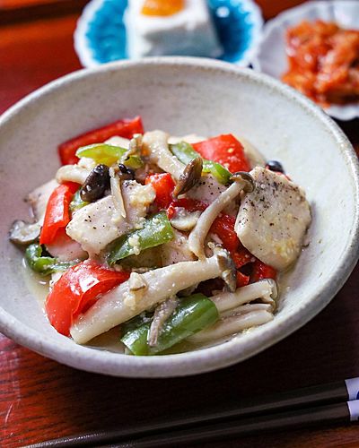 フライパンに材料を重ねてほったらかし『鶏むね肉の重ね蒸し』