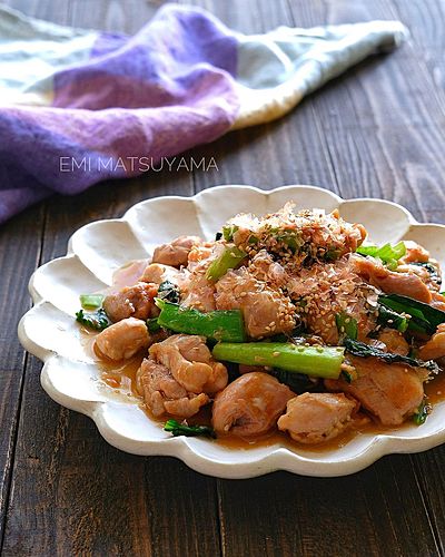 鶏肉と小松菜のおかかバタぽん炒め﻿