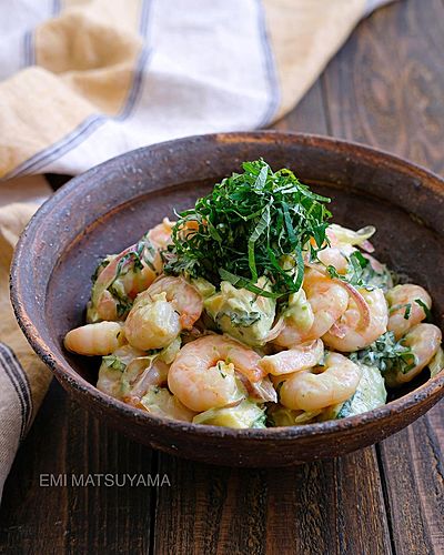 むき海老とアボカドと香味野菜の和風マヨサラダ ⁡