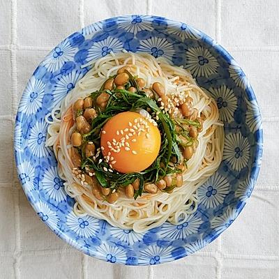 納豆とめかぶの油そば風そうめん