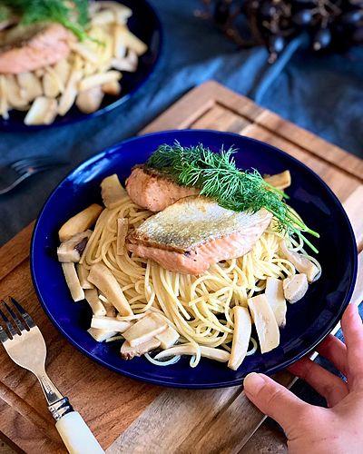 サーモンとエリンギのレモンバターパスタ