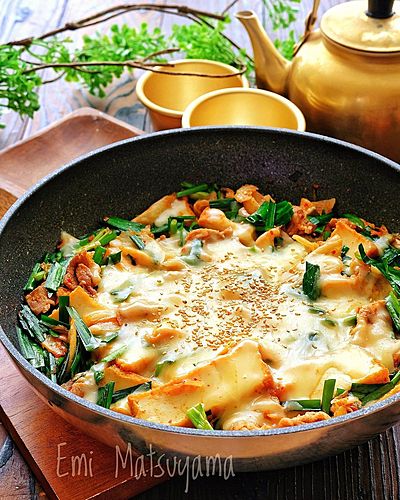 チーズ絹揚げ豚ニラキムチ【フライパンごと食卓に！】﻿